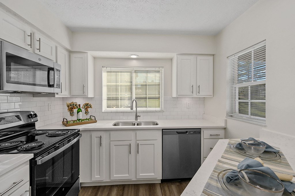 Large Kitchen at Enclave, Beavercreek, 45431