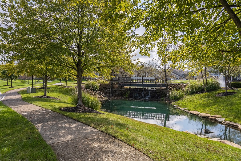 Lush green surroundings at Falls at Landen, Ohio