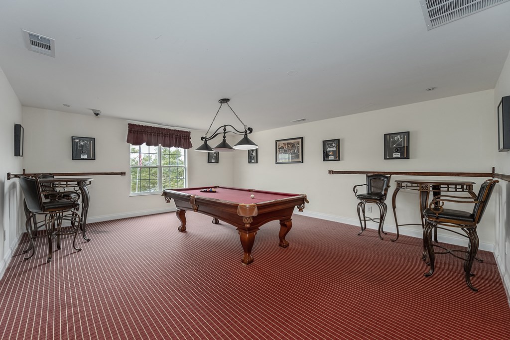 Game roomat Falls at Landen, Maineville