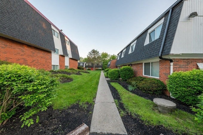 Walking Path Walking Path at Finneytown Apartments and Townhomes, Cincinnati