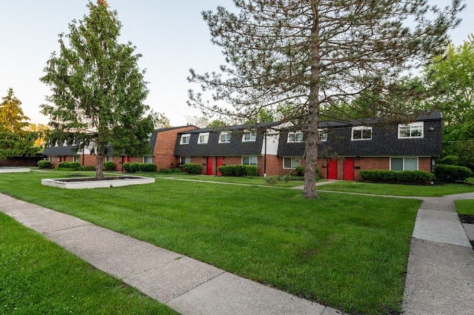 Courtyard Walking Path at Finneytown Apartments and Townhomes, Ohio