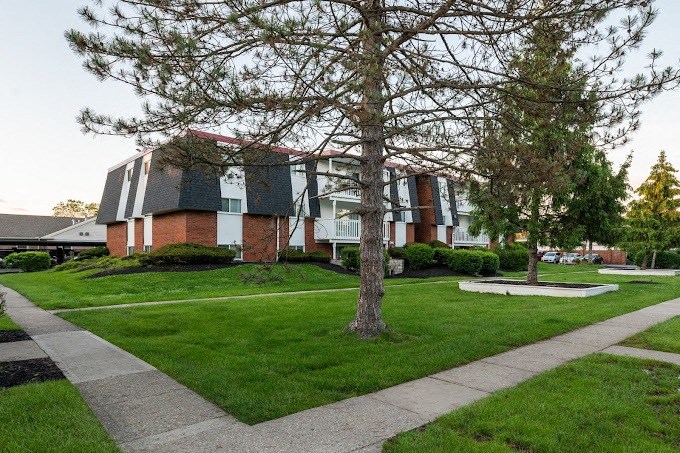 Exquisite Exterior at Finneytown Apartments and Townhomes, Cincinnati, OH