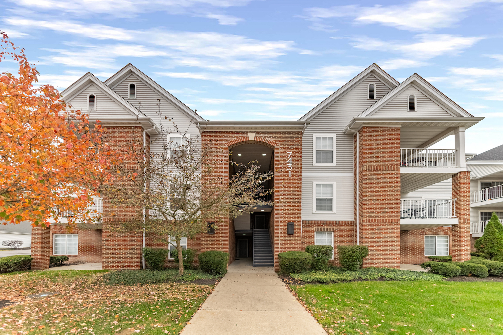 Exterior View at Ivy Hills Living Spaces, Cincinnati, OH, 45244