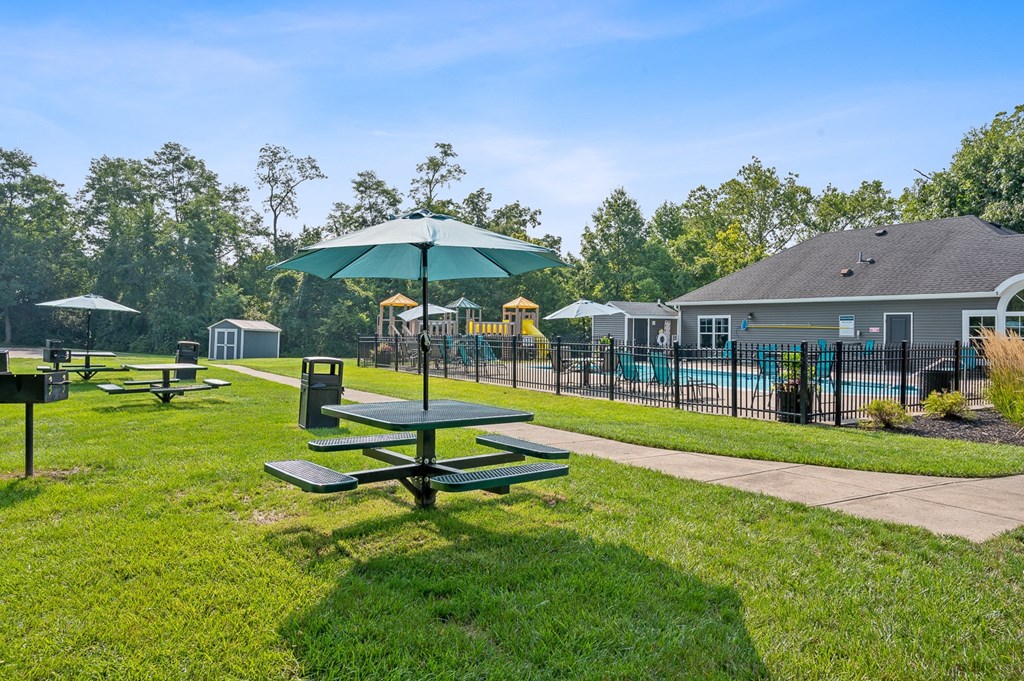 Picnic area at Galbraith Pointe Apartments and Townhomes, Cincinnati, Ohio