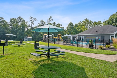 Picnic area at Galbraith Pointe Apartments and Townhomes, Cincinnati, Ohio