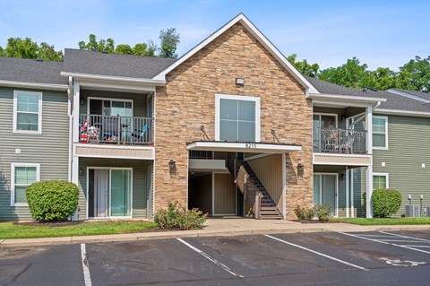 Apartments at the overlook feature a spacious courtyard and balconies at Galbraith Pointe Apartments and Townhomes, Cincinnati