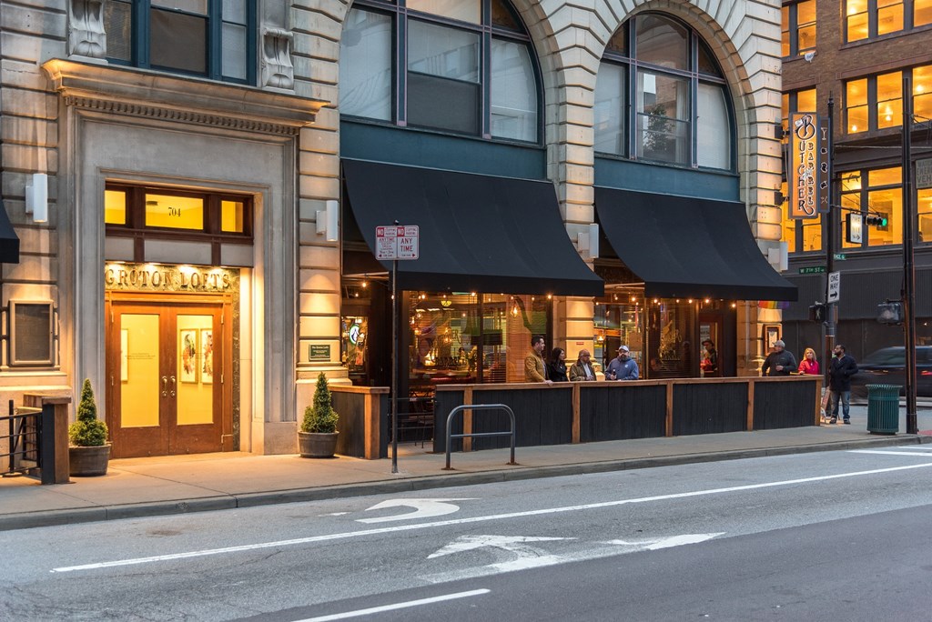 the exterior of a restaurant on a city street