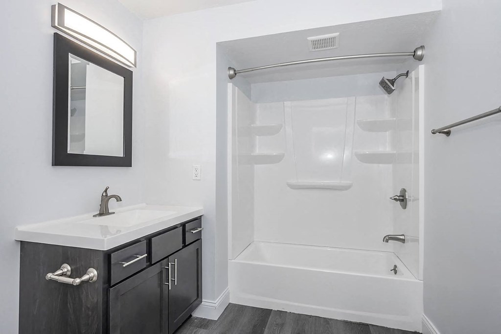 Oversized Soaking Tub In Bath at Honey Creek, Greenwood, 46143