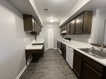 a kitchen at the acadia park apartments in houma, la - Photo Gallery 15