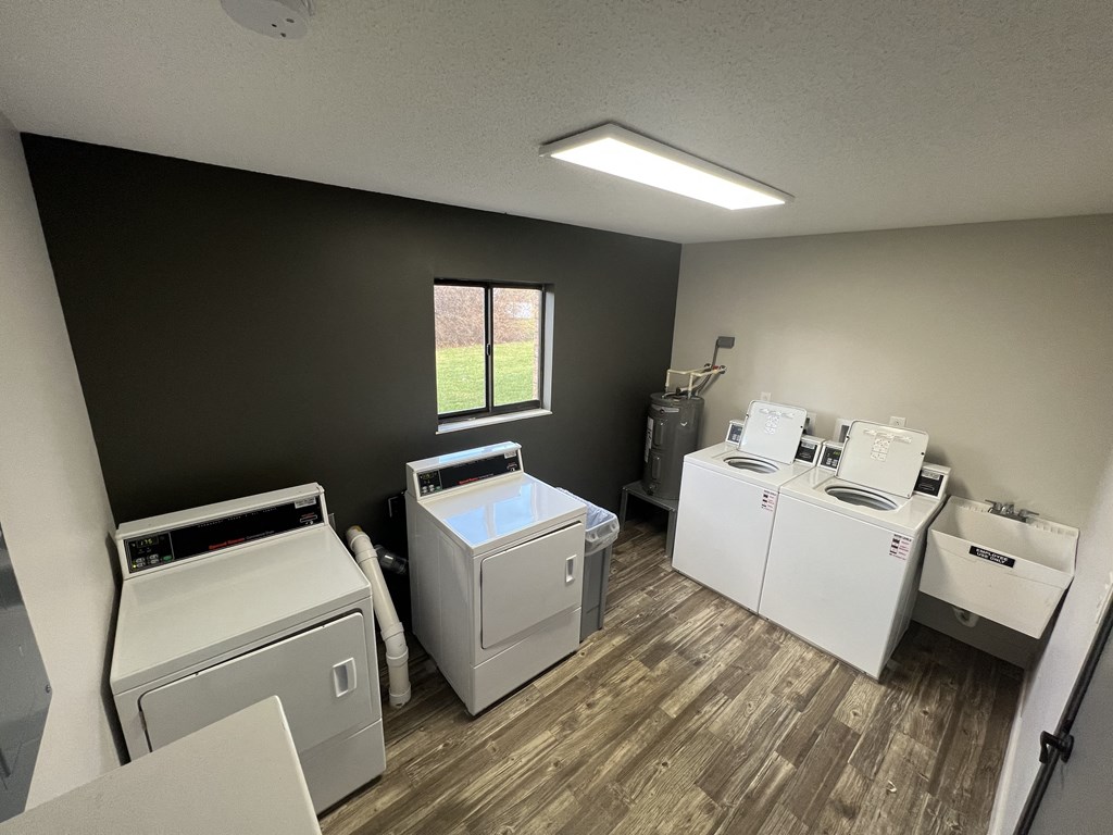 Laundry at Mallard Landing Apartments , Marion