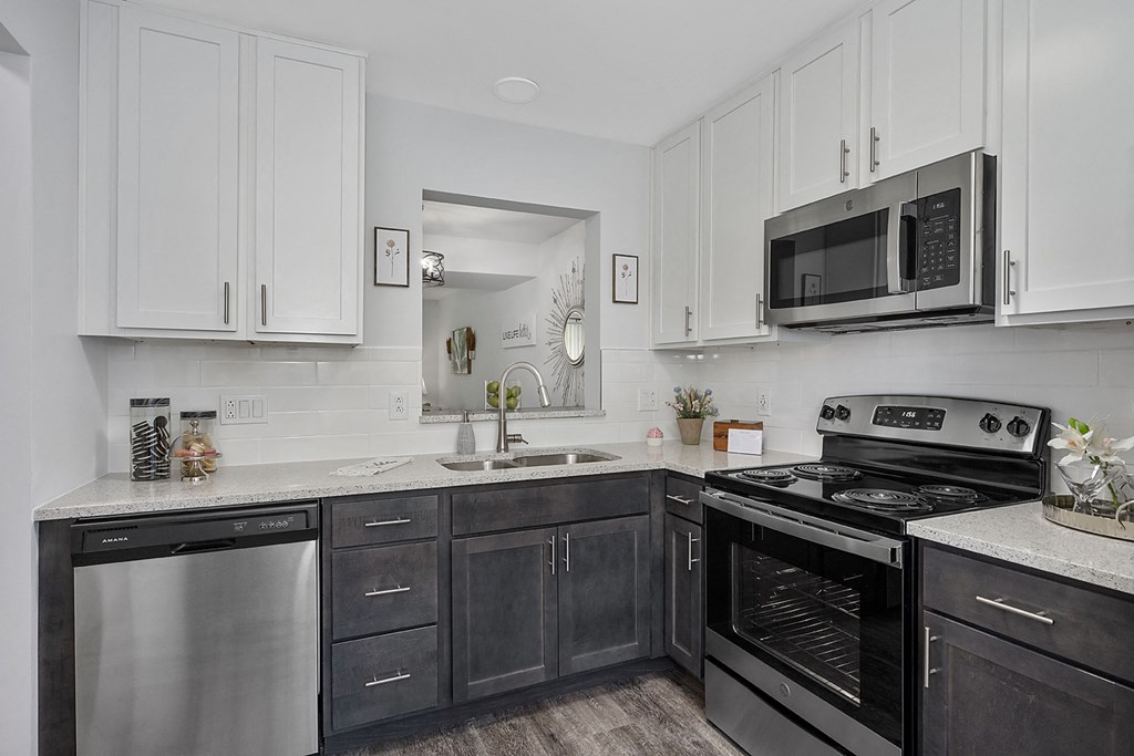 Kitchen Cupboards In Kitchen at Ivy Hills Living Spaces, Cincinnati, OH