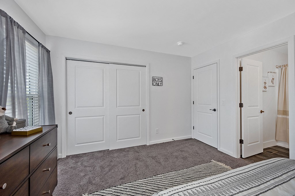 Vacant Bedroom at Ivy Hills Living Spaces, Ohio, 45244