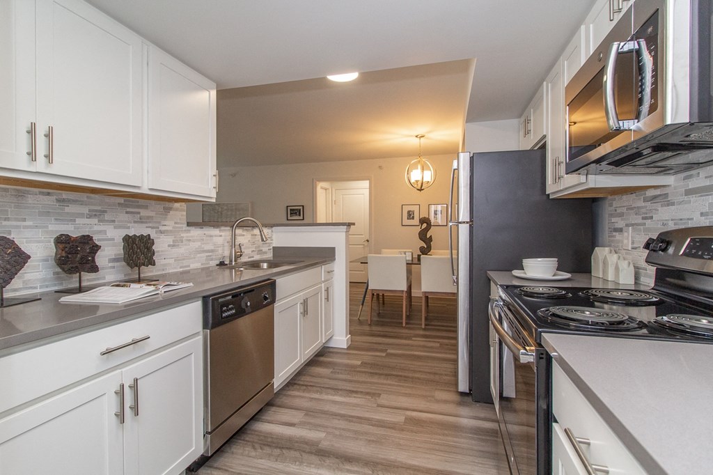 Fully Furnished Kitchen at Ivy Hills Living Spaces, Ohio