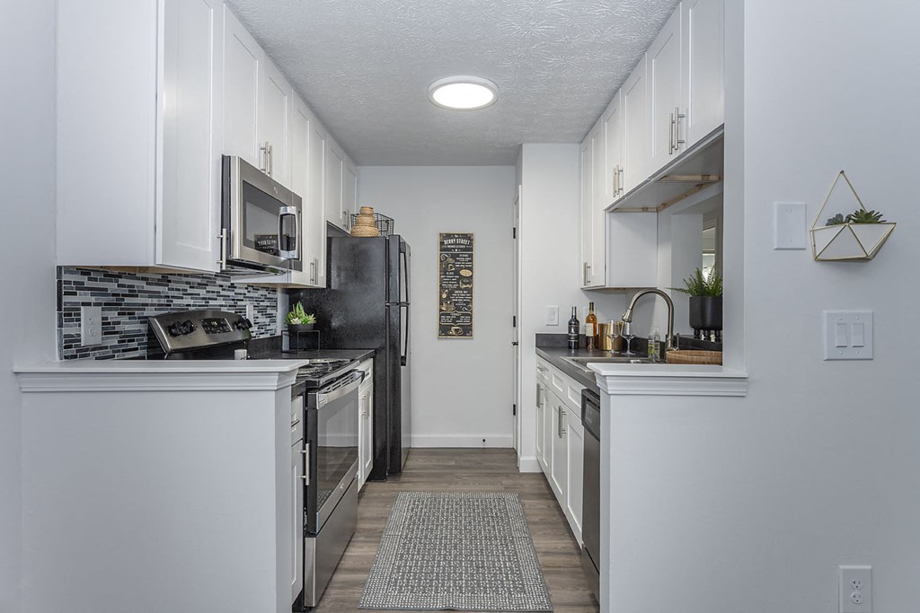 Fully Equipped Kitchen at Galbraith Pointe Apartments and Townhomes*, Cincinnati, 45231