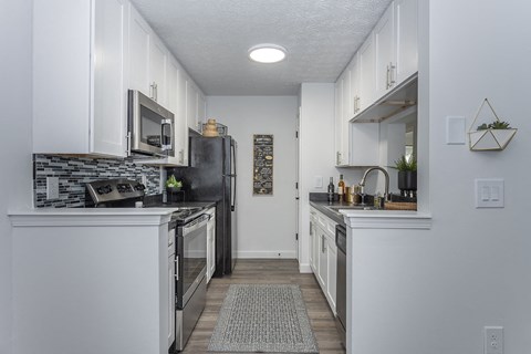 Fully Equipped Kitchen at Galbraith Pointe Apartments and Townhomes*, Cincinnati, 45231