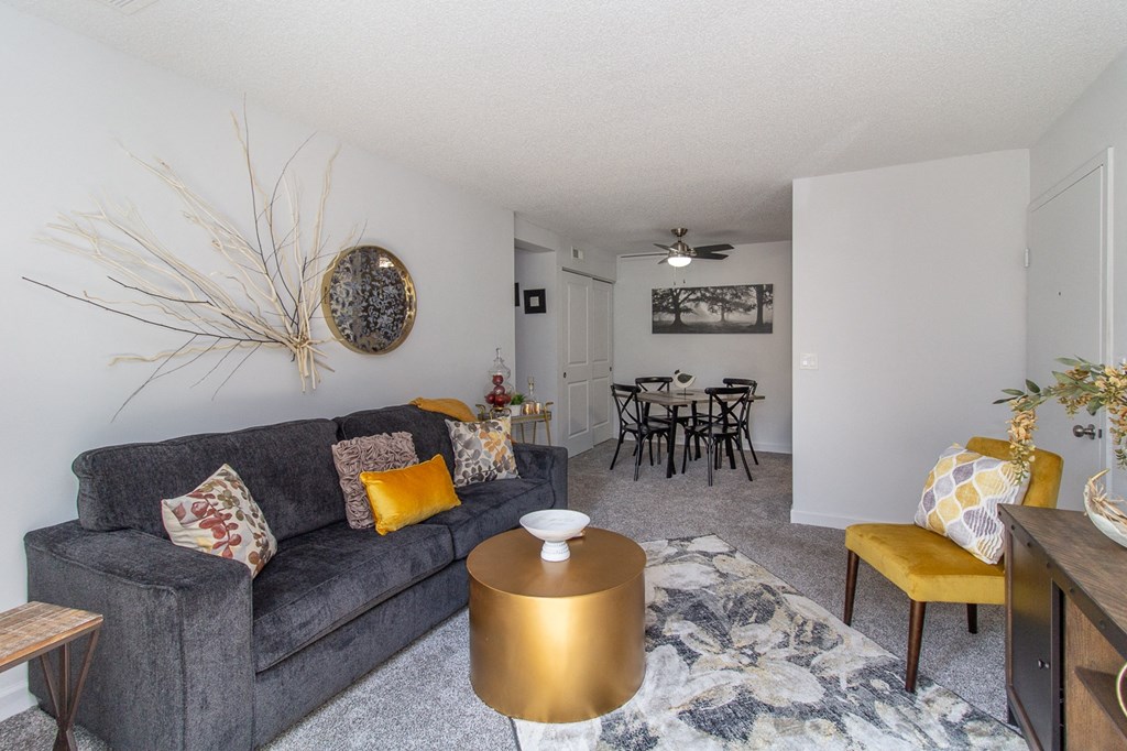 Living Room With Kitchen at Timber Glen Apartments, Batavia, 45103