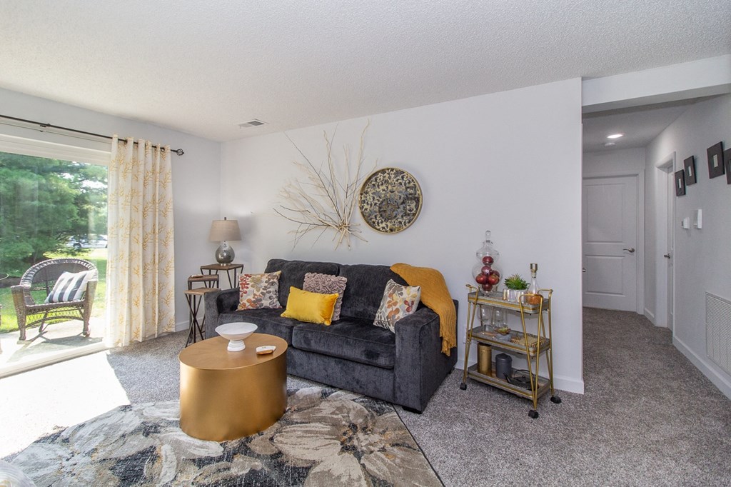 Living Room With Balcony at Timber Glen Apartments, Batavia, OH, 45103