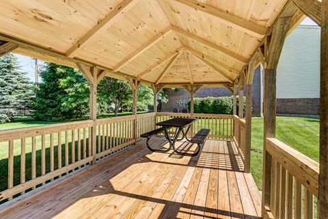 Gazebo view at Mallard Landing Apartments , Marion