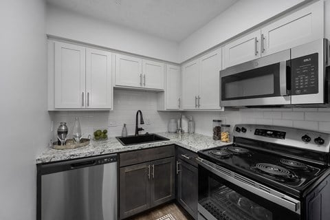Stainless Steel Appliances at Millcroft Apartments and Townhomes, Ohio