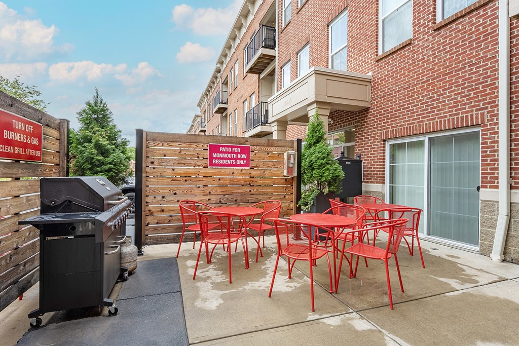 Patio area at Monmouth Row Apartments, Kentucky