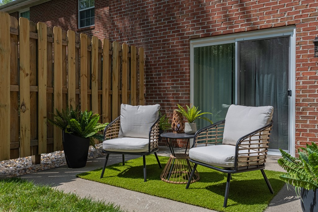 Courtyard Patio at Ivy Hills Living Spaces, Ohio