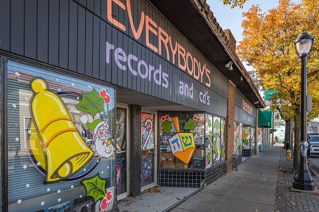 a store front with a mural of a yellow toaster