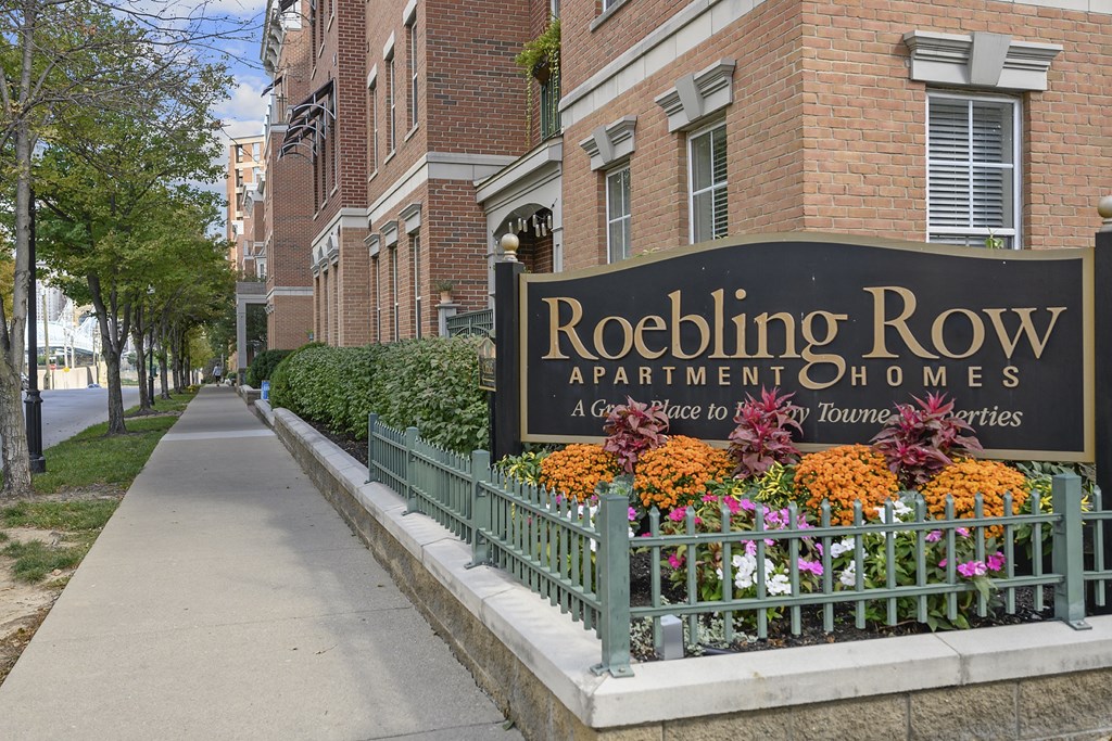 a sign for roaring row apartment homes on the side of a sidewalk