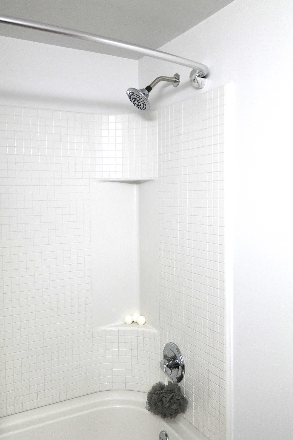 Shower at Bloomfield Apartments, Dayton, OH, 45426