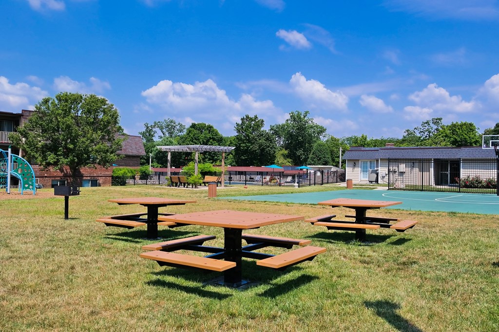 Picnic Area at Millcroft Apartments and Townhomes, Milford, Ohio