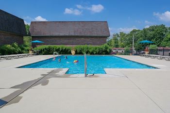 Pool With Sunning Deck at Millcroft Apartments and Townhomes, Ohio, 45150