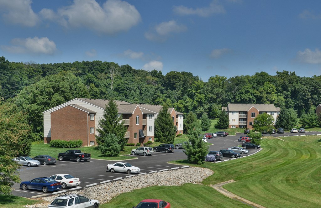 Aerial view at Sandhurst Apartments, Zanesville