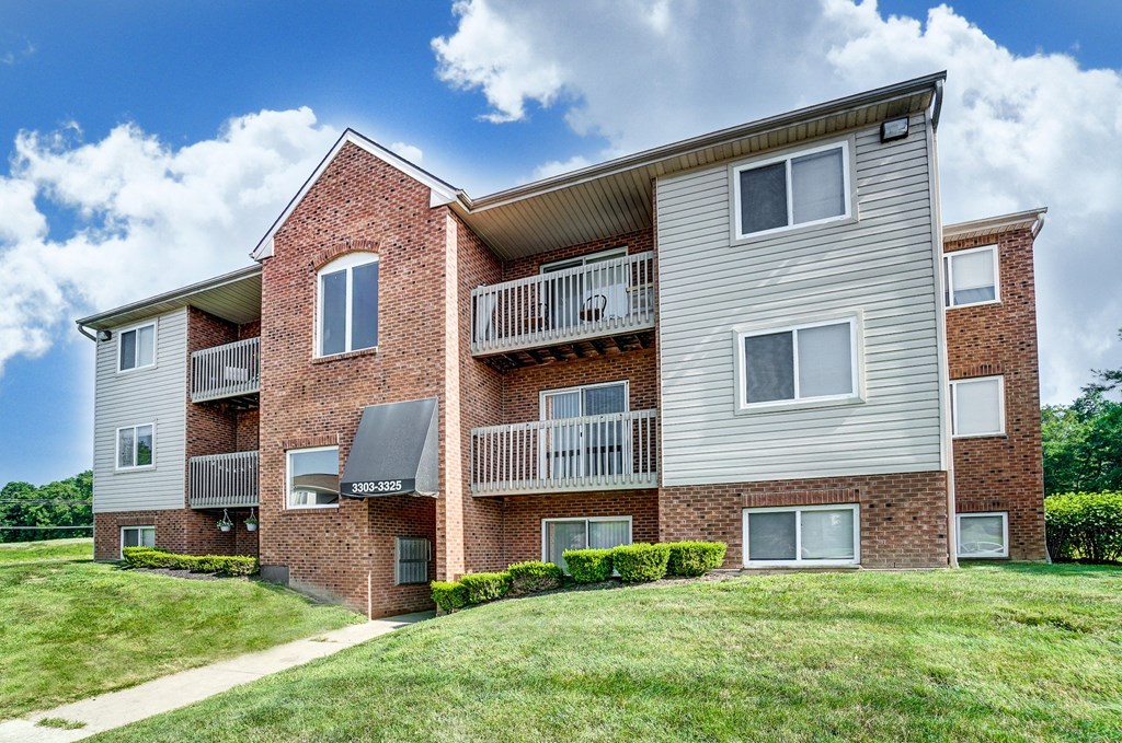 Exterior view at Sandhurst Apartments, Zanesville, OH, 43701