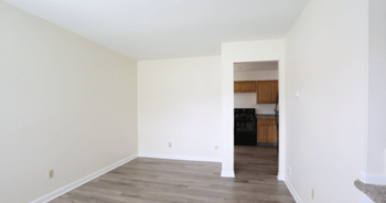 6210 Ambleside Dr apt B 2 Beds Apartment for Rent - Photo Gallery 2