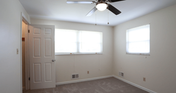 6210 Ambleside Dr apt B 2 Beds Apartment for Rent - Photo Gallery 4