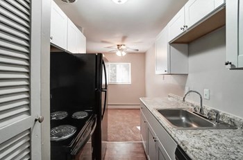 Well Equipped Kitchen Well Equipped Kitchen at Congress Run, Cincinnati - Photo Gallery 4