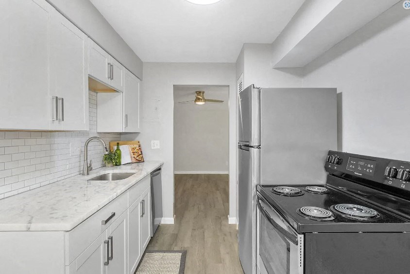 Fully Furnished Kitchen at Finneytown Apartments and Townhomes, Cincinnati, 45231