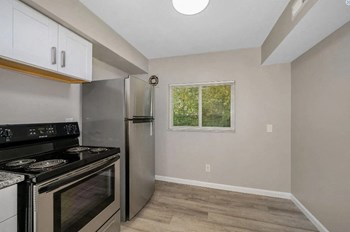 9133 Winton Road 2-3 Beds Apartment for Rent - Photo Gallery 5