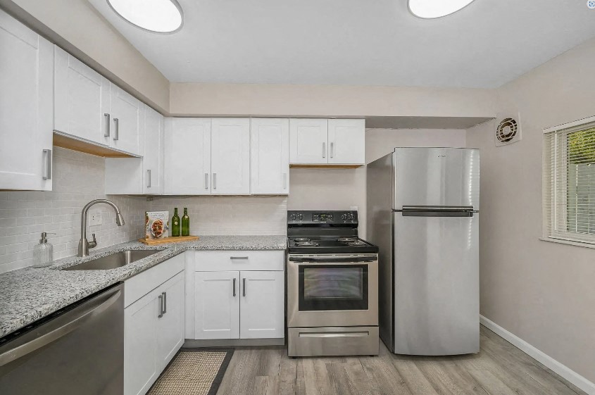 Fully Equipped Kitchen at Finneytown Apartments and Townhomes, Cincinnati