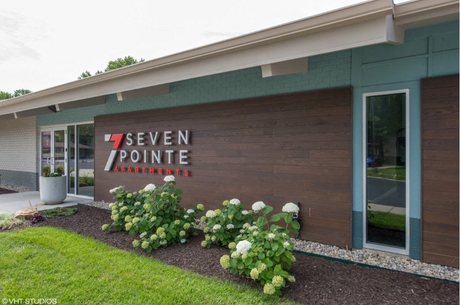 a building with a sign that reads 7 seven pointe apartments
