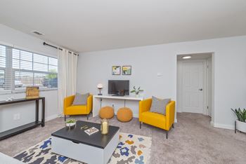 Living room with yellow couch at Stonecrest Apartments, Columbus, OH, 43213