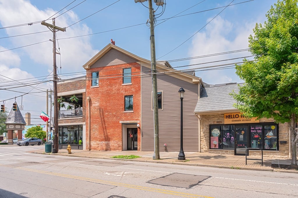 Outdoor way at The Ridge Apartments, Cincinnati