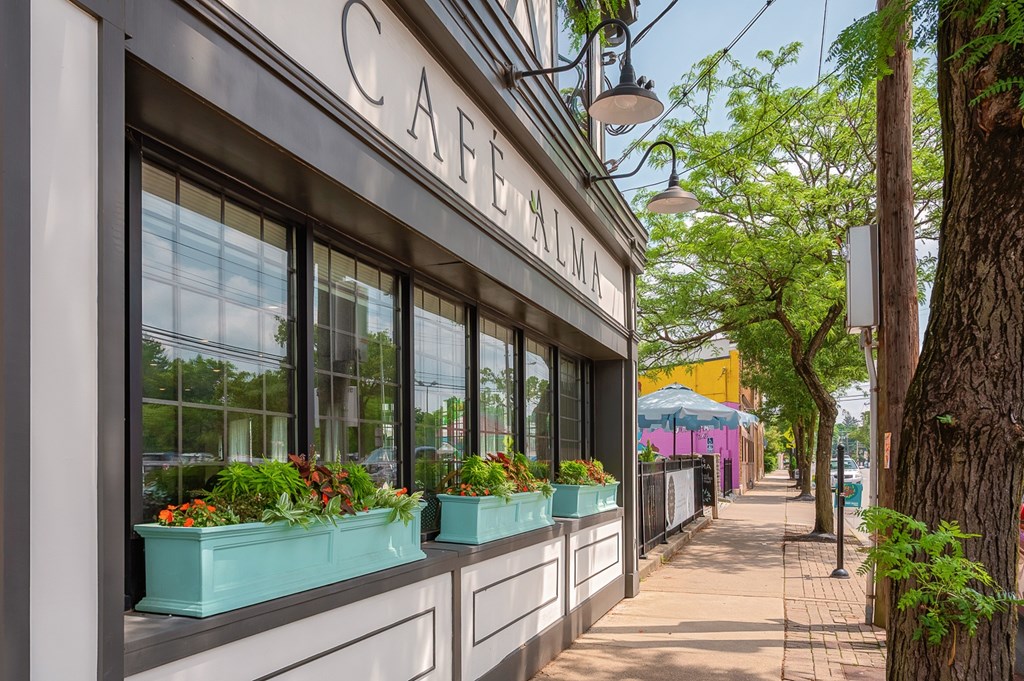 Cafe at The Ridge Apartments, Cincinnati