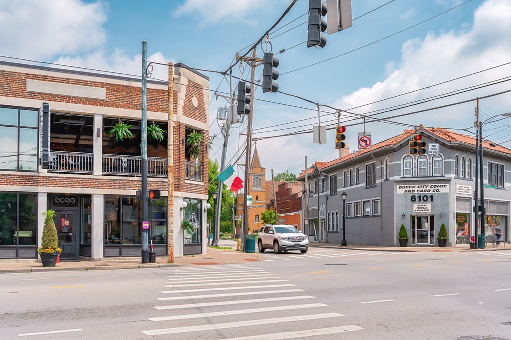 Street side view at The Ridge Apartments, Cincinnati, Ohio