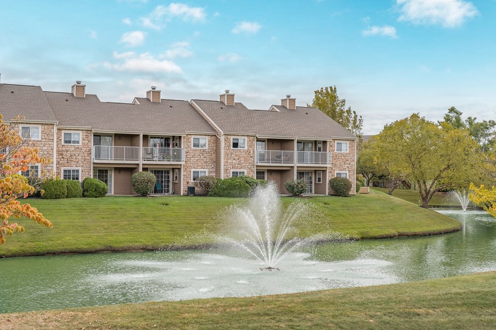 A large building with a fountain in front of it.