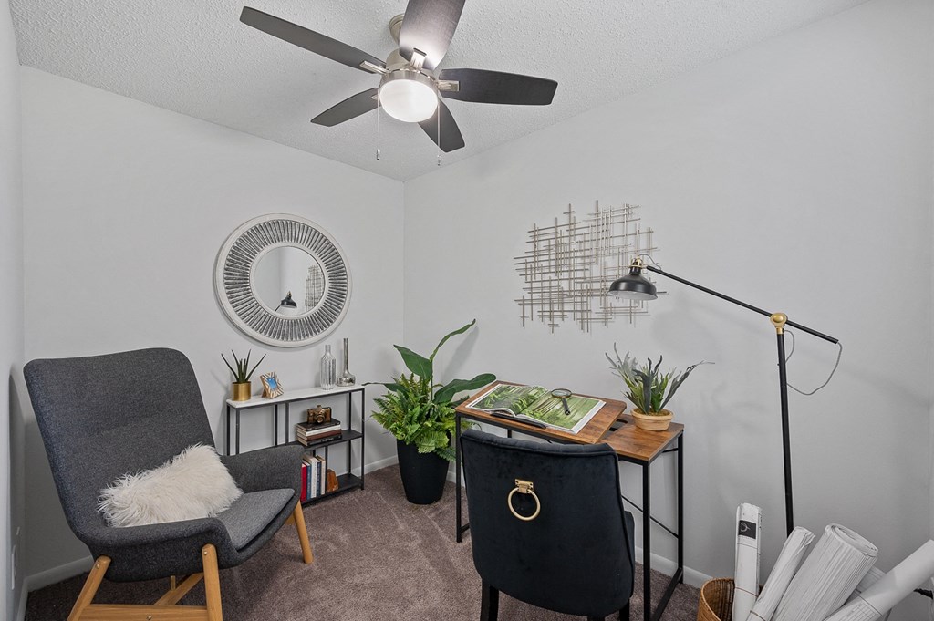 Living room with a ceiling fan and a desk with a chair  at Timber Glen Apartments, Batavia, 45103