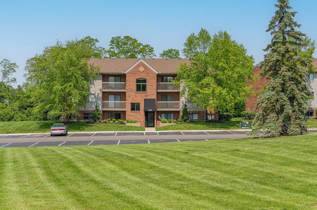 exterior view at the falls at borough park apartments