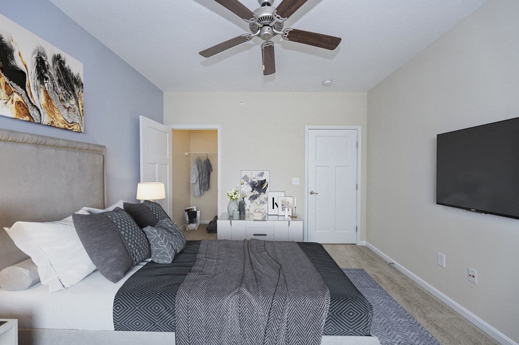 Bedroom's with walk in closet at Monmouth Row Apartments, Kentucky, 41071