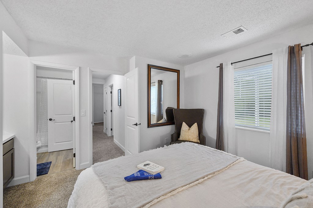 Bedroom With Closet at Weaver Farm, Florence, KY