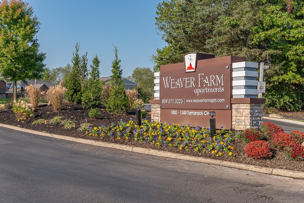 the welcome sign at weaver farm apartments at Weaver Farm, Florence, KY