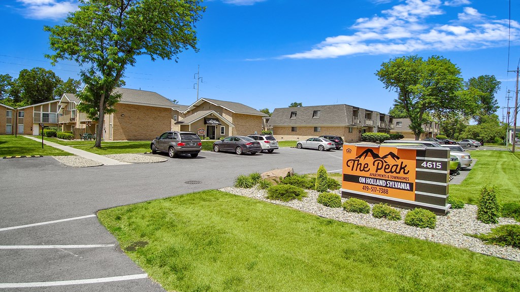 the peak at emerald heights apartment for rent in indianapolis, in